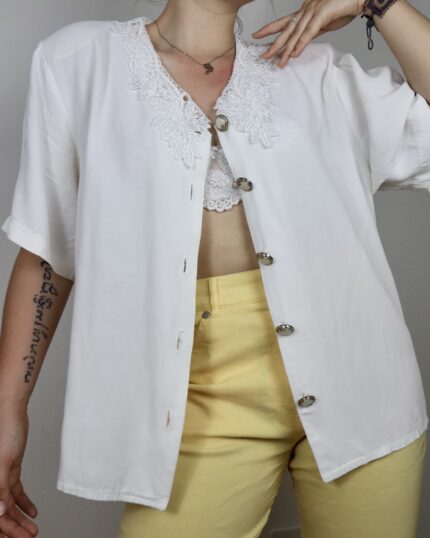 vintage white romantic blouse with lace collar and golden buttons size s-m
