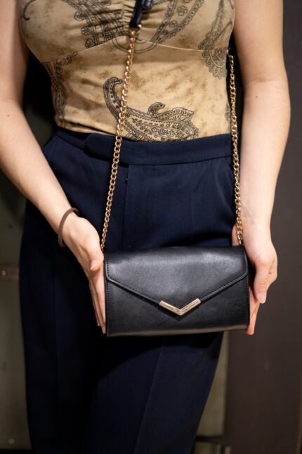 Vintage Classy Shoulder Bag in black and golden details