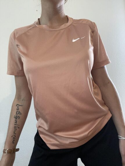 nike shirt in salmon secondhand