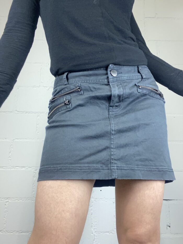 vintage mini skirt in grey