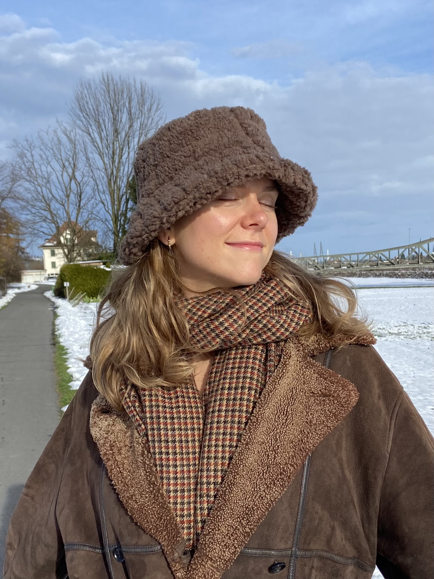 Handgenähter Kuschelhut – weicher, bequemer Hut mit liebevollen Details Handgenähter Kuschelhut – weicher, bequemer Hut mit liebevollen Details