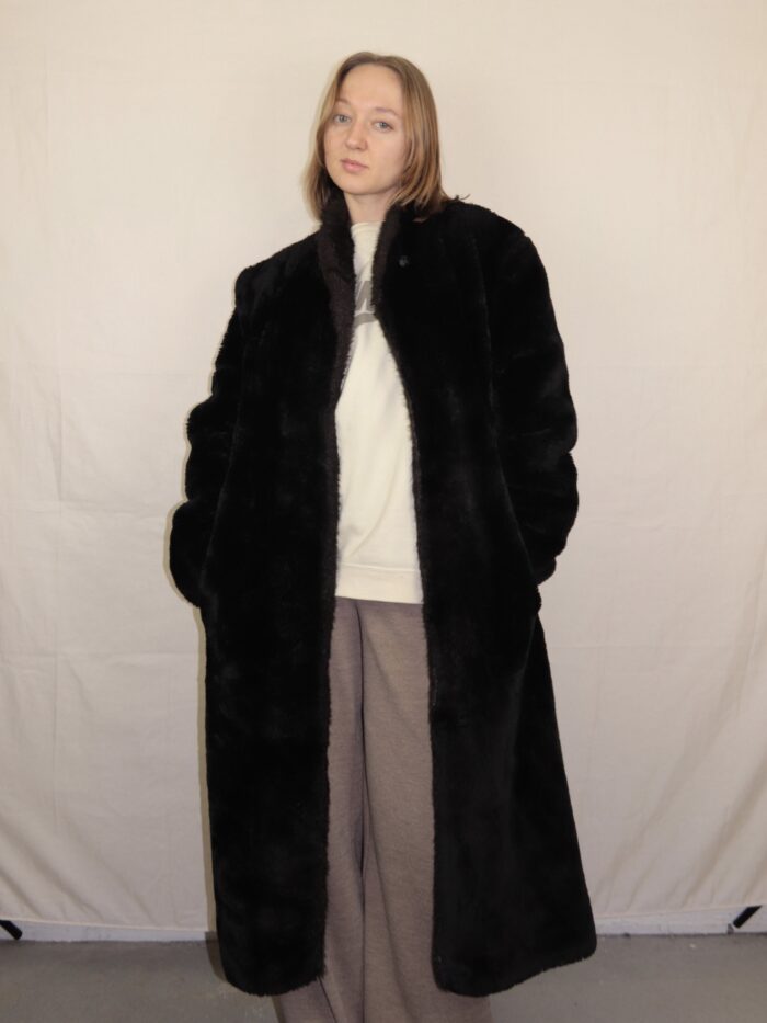 Schwarze Vintage Fake Felljacke | M – Bild 11