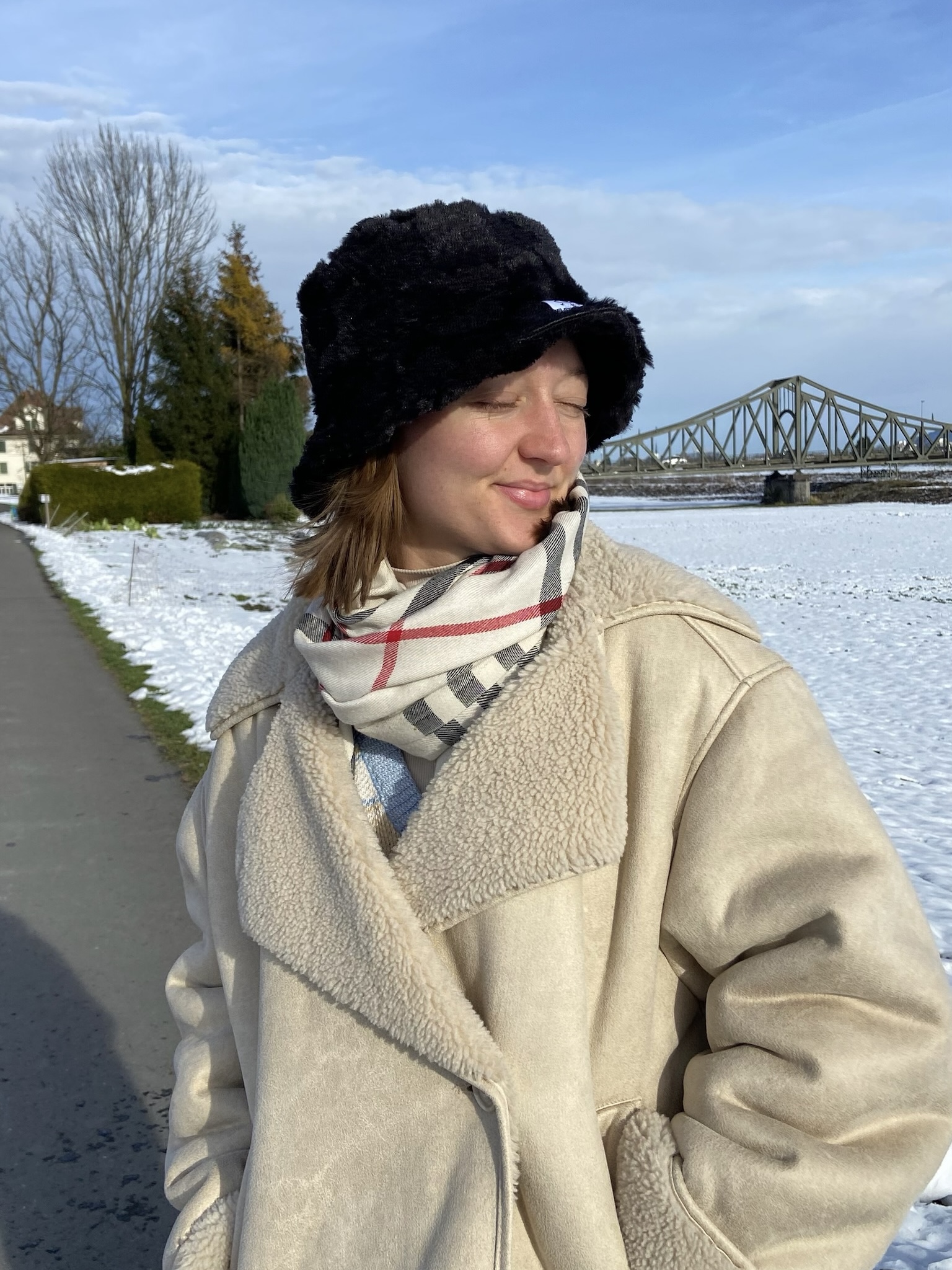 Handgenähter Kuschelhut – weich, gemütlich & einzigartig Handgenähter Kuschelhut – weicher, bequemer Hut mit liebevollen Details