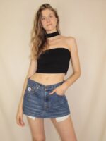 Nachhaltiger Minirock aus upgecycelter Levi’s Jeans – handgemachtes Unikat aus Denim mit sichtbaren Nähten und modernem Schnitt.