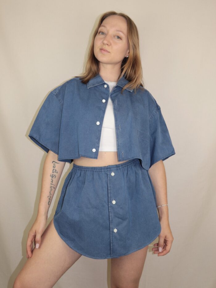 Handgemachtes Upcycling-Set für Damen – Rock und Oberteil aus Männerhemd, nachhaltig & sommerlich.