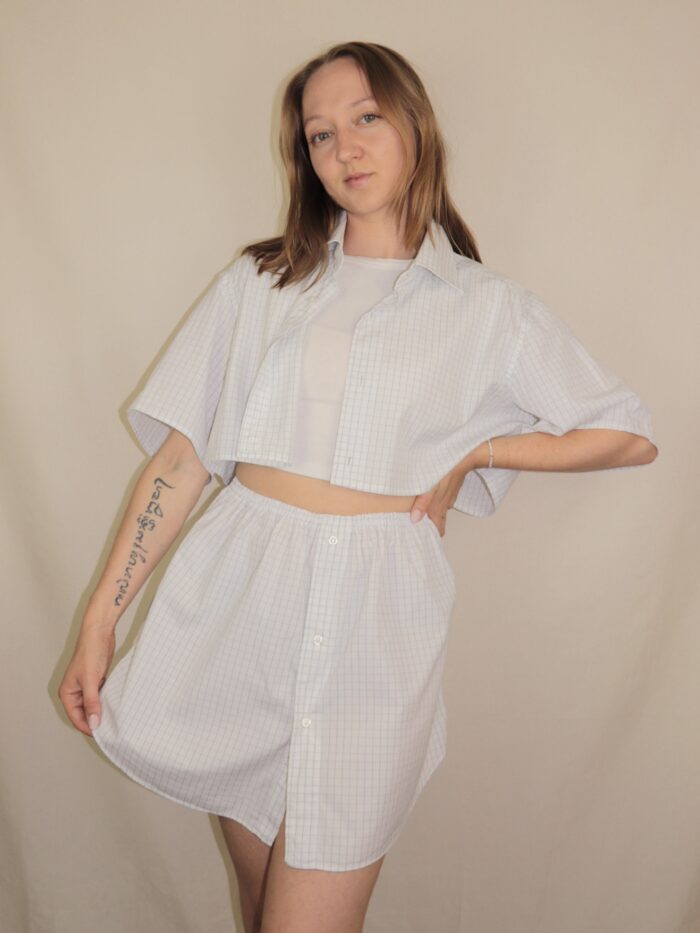 Handgemachtes Upcycling-Set für Damen – Rock und Oberteil aus Männerhemd, nachhaltig & sommerlich.