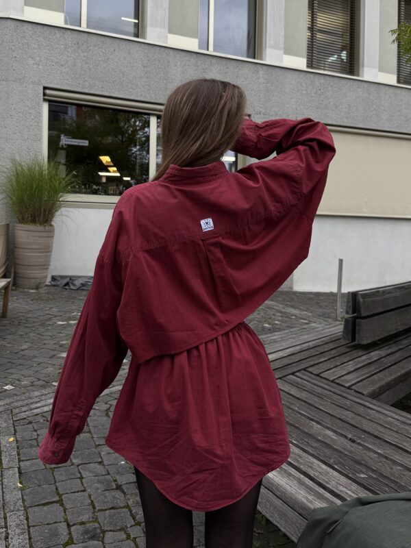 Upcycling Zweiteiler Set aus Vintage Hemd – Rock und Shirt in Dunkelrot, Trendfarbe für den Herbst