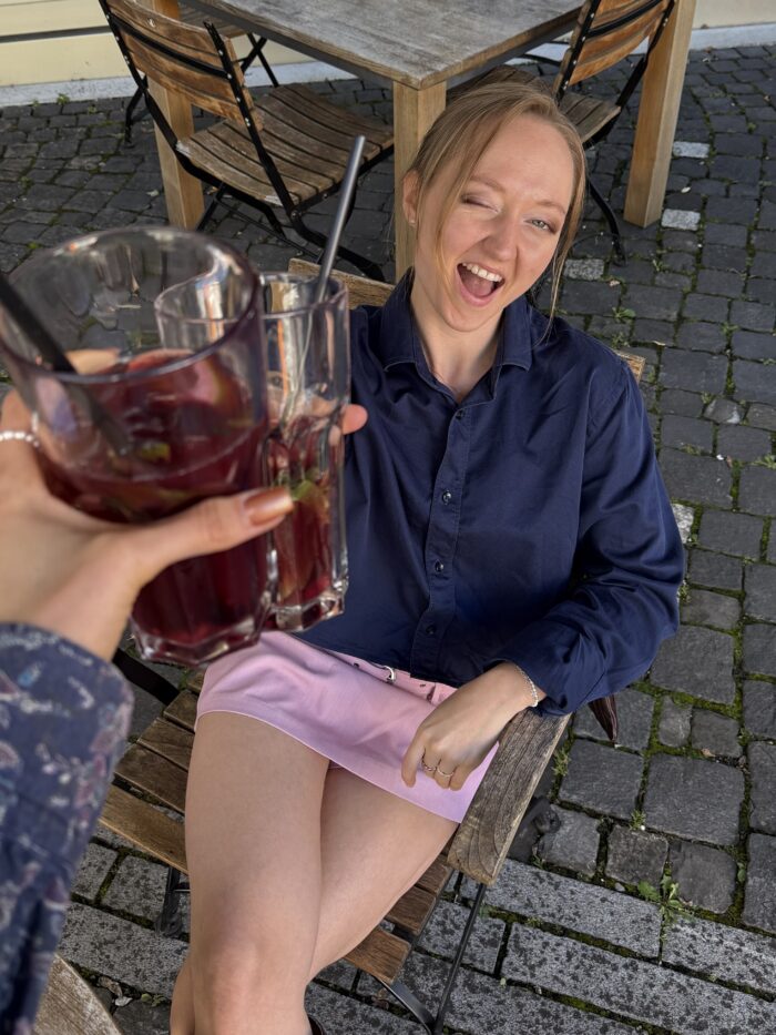 Upcycling Hemd aus einem alten Männerhemd in Dunkelblau – gekürzt im modernen Cropped Look“