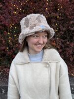 Handgenähter Kuschelhut – weicher, bequemer Hut mit liebevollen Details