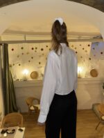 Upcycelt Tommy Hilfiger Vintage Bluse mit Scrunchie | M-L – Bild 5