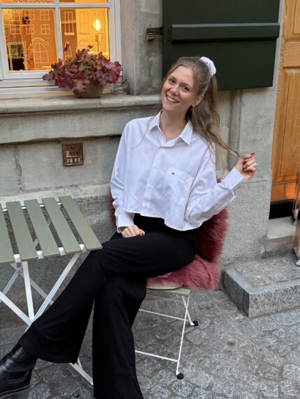 Upcycelt Tommy Hilfiger Vintage Bluse mit Scrunchie | M-L