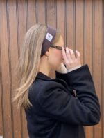 Handgenähtes Stirnband aus hochwertigem Stoff mit bequemem Sitz und zeitlosem Design