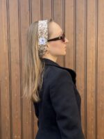 Handgenähtes Stirnband aus hochwertigem Stoff mit bequemem Sitz und zeitlosem Design