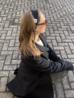 Handgenähtes Stirnband aus hochwertigem Stoff mit bequemem Sitz und zeitlosem Design