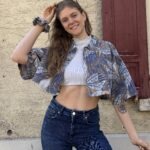 Upcyceltes, gekürztes Hemd mit passendem Scrunchie aus gleichem Stoff, nachhaltige Mode