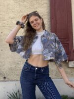 Upcyceltes, gekürztes Hemd mit passendem Scrunchie aus gleichem Stoff, nachhaltige Mode