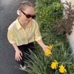 Upcyceltes, gekürztes Hemd mit passendem Scrunchie aus gleichem Stoff, nachhaltige Mode