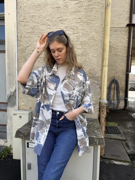 Vintage Hemd mit auffälligem, buntem Muster im extravaganten Retro-Stil