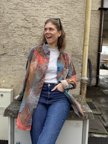 Vintage Hemd mit auffälligem, buntem Muster im extravaganten Retro-Stil