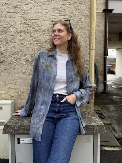 Vintage Hemd mit auffälligem, buntem Muster im extravaganten Retro-Stil