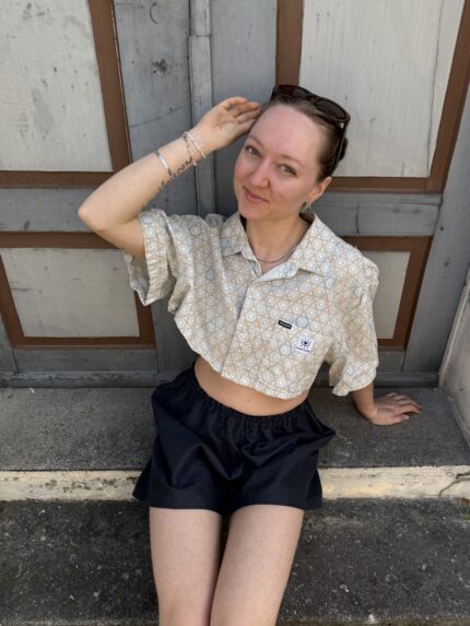 Upcycled Hemd mit Scrunchie – einzigartiges Einzelstück