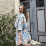 Nachhaltiges Upcycling-Set aus einem Vintage-Hemd: gekürztes Oberteil und passender Rock. Perfekt für deinen individuellen Look!