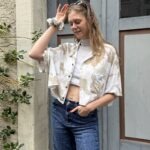 Upcyceltes, gekürztes Hemd mit passendem Scrunchie aus gleichem Stoff, nachhaltige Mode