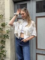 Upcyceltes, gekürztes Hemd mit passendem Scrunchie aus gleichem Stoff, nachhaltige Mode