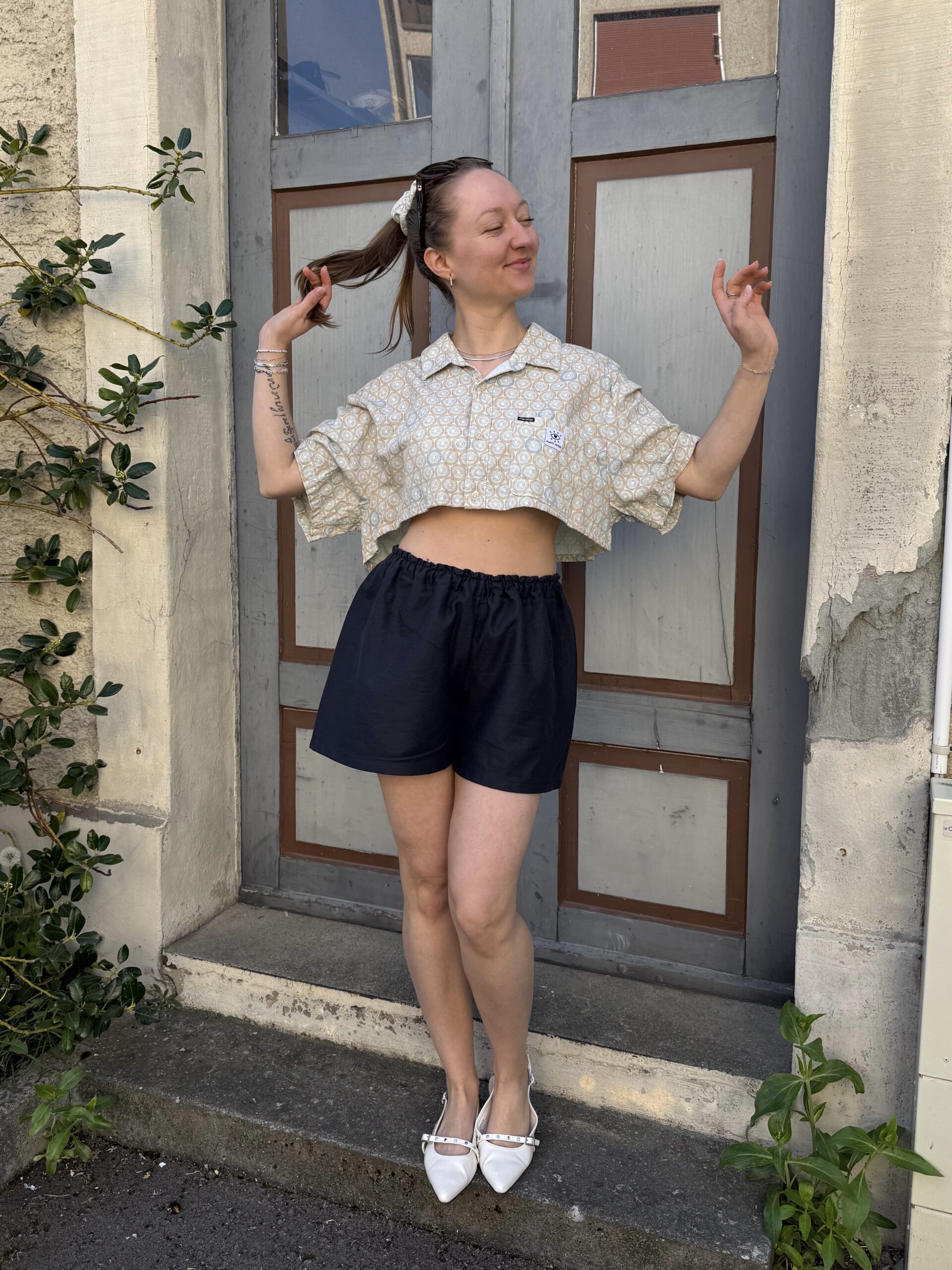 Shorts Midnight Blue – Kurze Damen Shorts mit elastischem Bund Damen Shorts in Midnight Blue mit elastischem Bund und lockerem Schnitt
