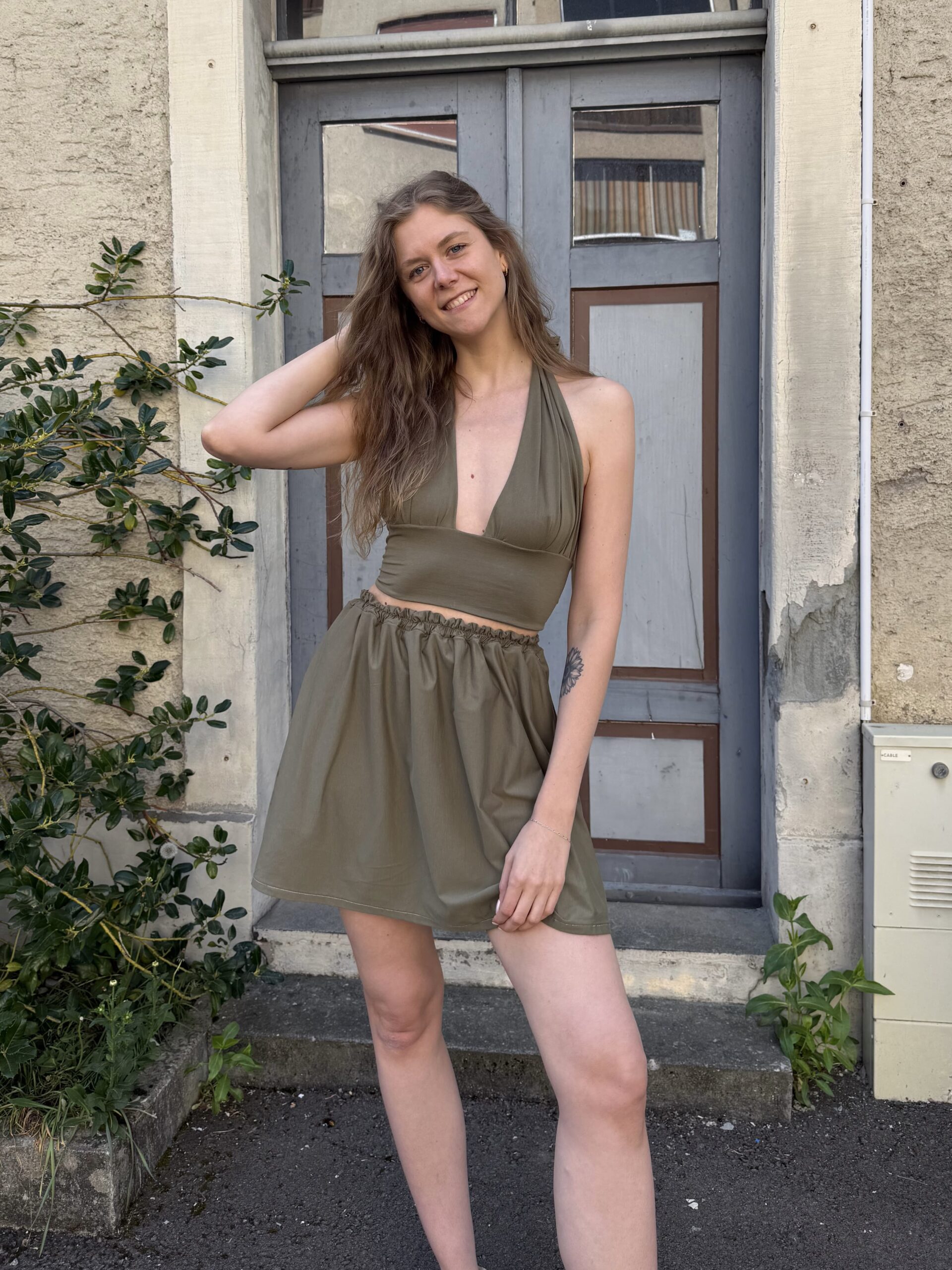 Jersey Ballonrock Olive – Kurzer Rock mit elastischem Bund Kurzer Jersey Ballonrock in Olive mit elastischem Bund und voluminösem Schnitt